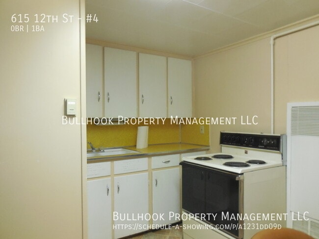 Building Photo - 615 12th St