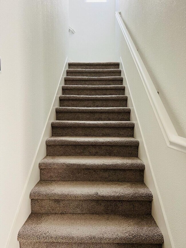 Building Photo - BEAUTIFUL SOLAR  2 STORY HOME IN NATOMS! 4...