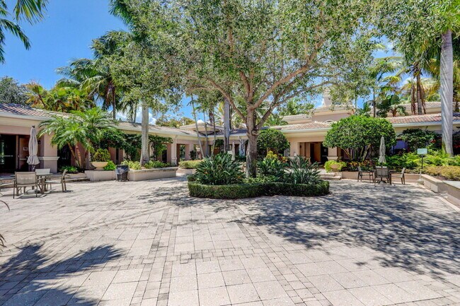 Building Photo - 3019 Alcazar Pl