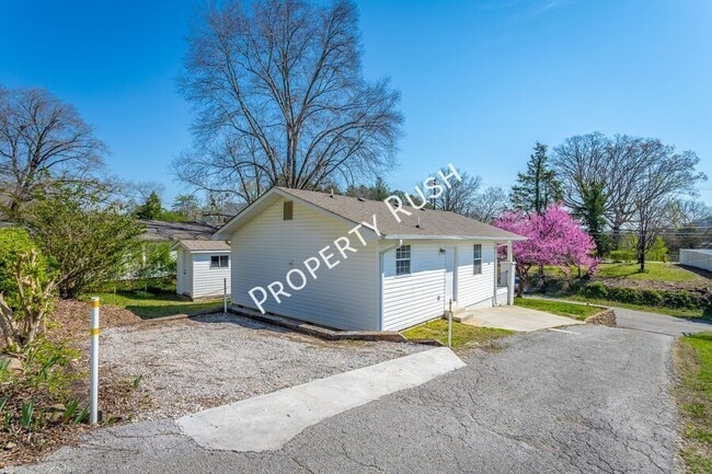 Building Photo - 420 Hedgewood Dr