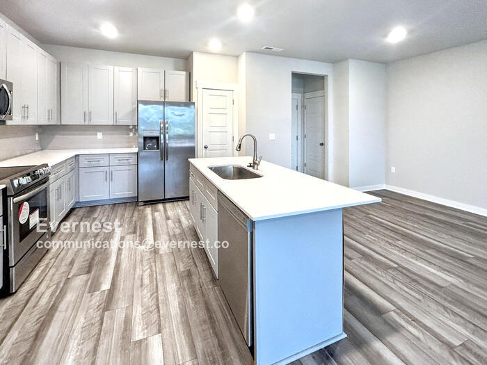 Building Photo - 549 Swanholme Dr