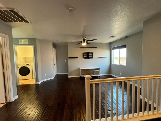 Building Photo - Stylish 3-Bedroom Home with Loft in Gated Community