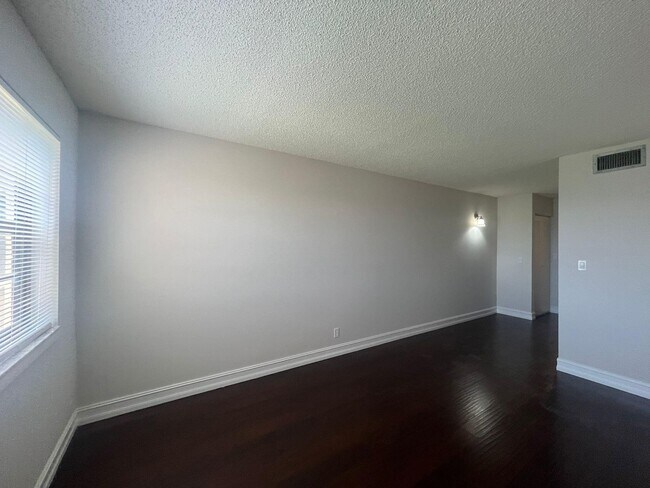 Building Photo - 9370 SW 8th St