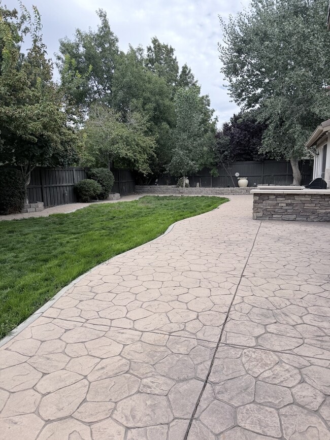 Building Photo - 615 Royal Windsor Ct
