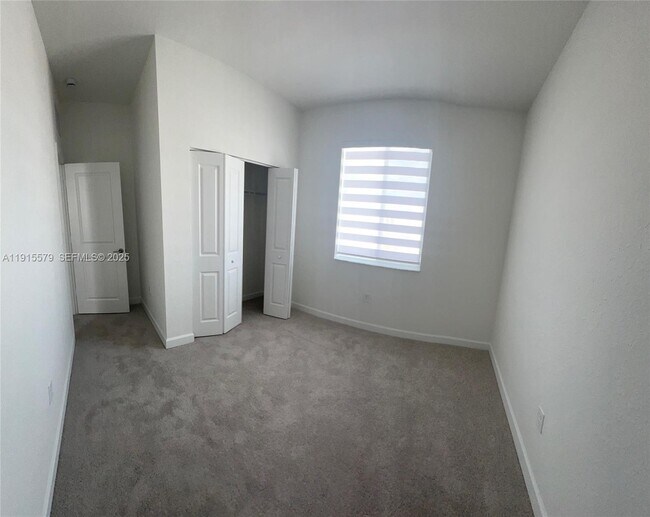 Building Photo - 1455 SE 6th Ter