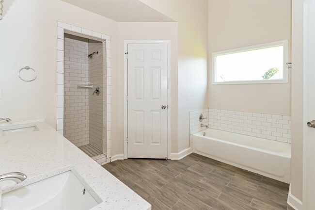 Building Photo - 7360 Red River Cove