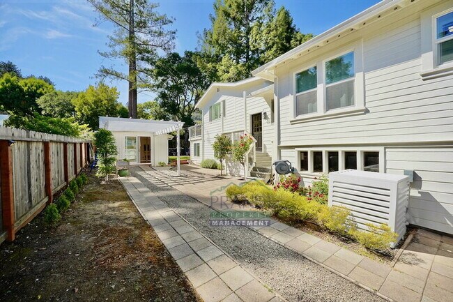 Building Photo - 49 Locust Ave