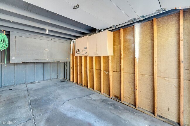 Building Photo - 2 br, 1 bath Duplex - 135 Warren Avenue B