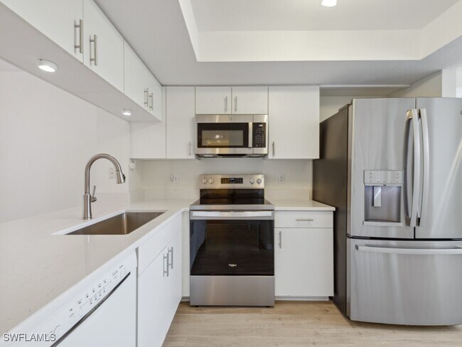 Building Photo - 285 Naples Cove Dr