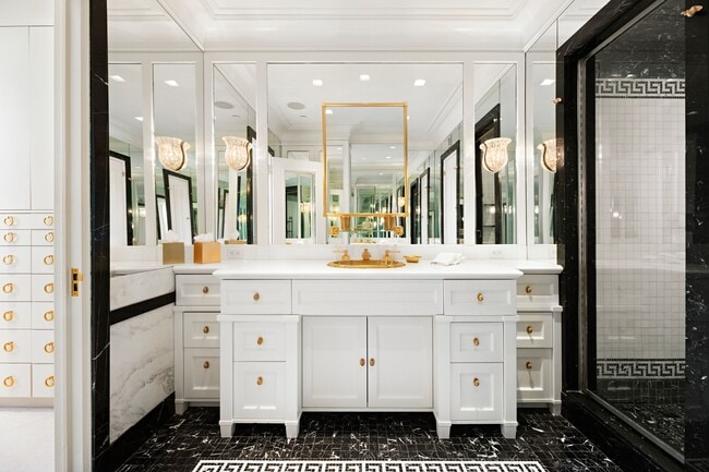 Building Photo - 781 5th Ave