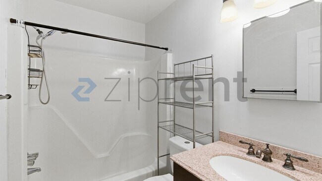 Building Photo - Unit