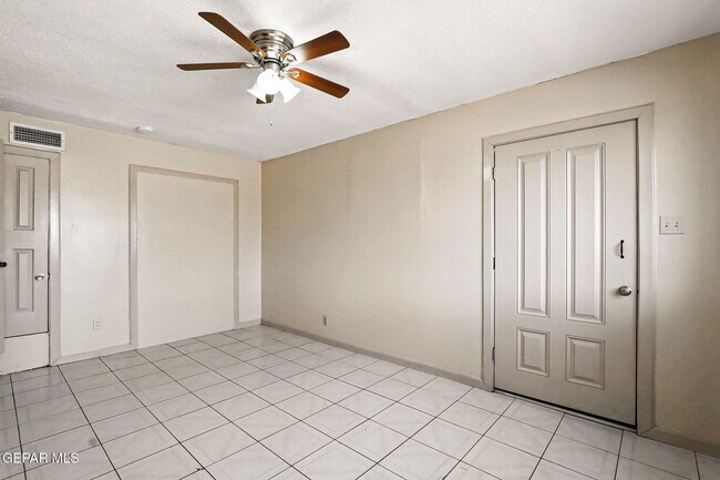Building Photo - 115 Miller Cir