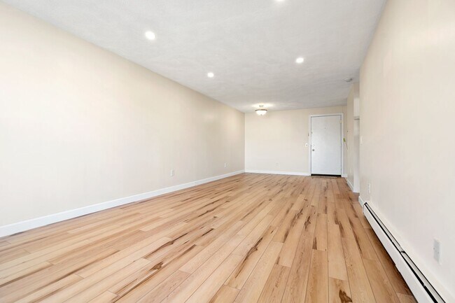 Building Photo - Won't Last |Updated Billerica 1 Bed | Avai...