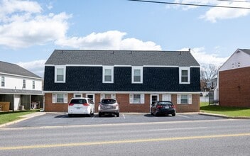 Building Photo - Townhouse