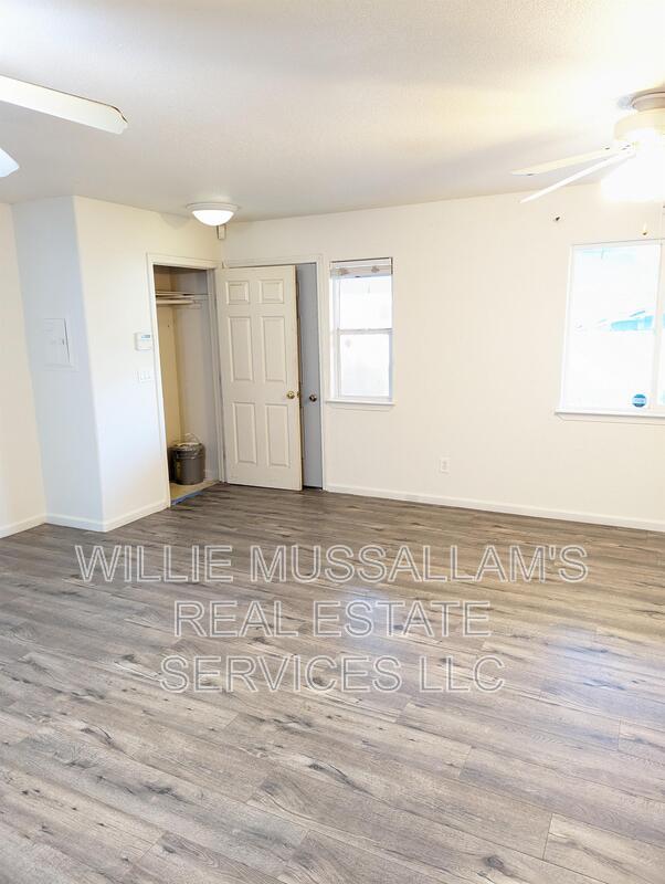 Building Photo - 801 Kerr Ave