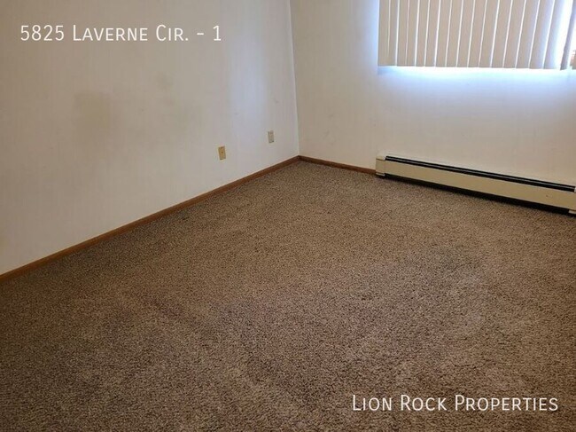 Building Photo - 5825 Laverne Cir N