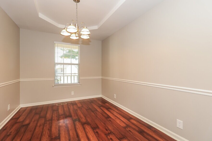 Building Photo - 1002 Esquire Ct