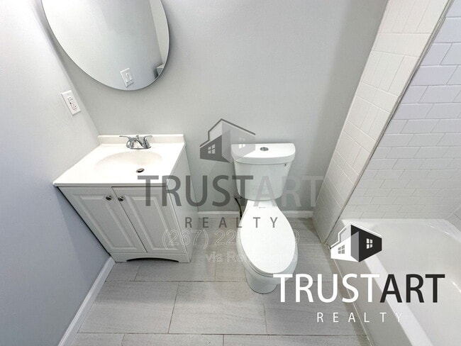 Building Photo - 2404 W Thompson St