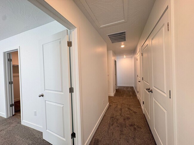 Building Photo - FOUR BED HOME AVAILABLE NOW