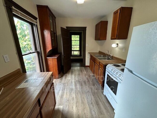 Building Photo - 1309 Middle Ave