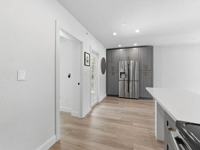Building Photo - 4085 Neptune Dr SE