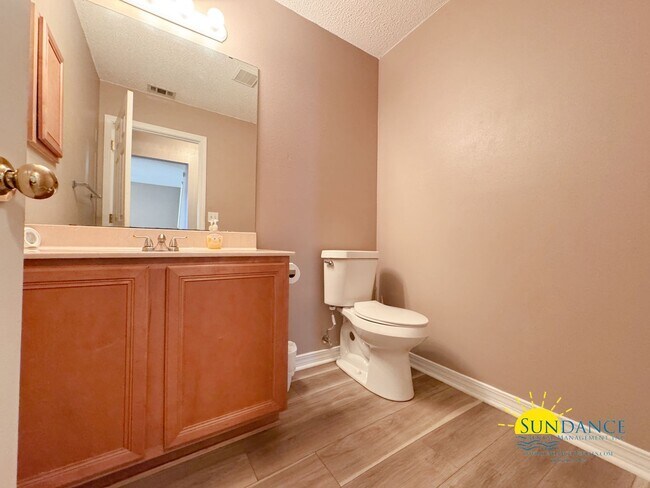 Building Photo - Stylishly Updated 3BR Home Minutes from Destin Harbor & Henderson Beach!