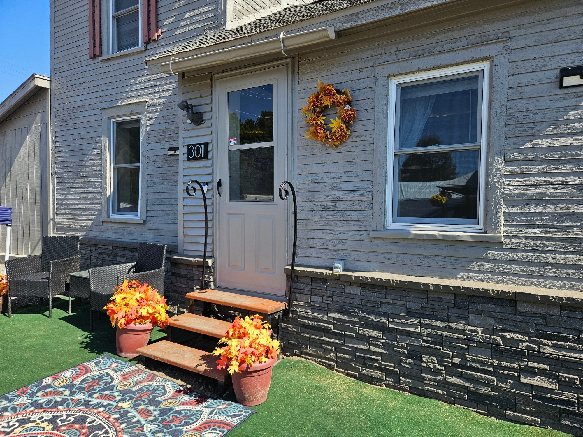 Building Photo - 301 Oakwood St