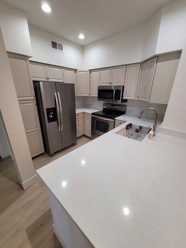 Building Photo - Remodeled 1/1 for rent near Camelback & 36th St.