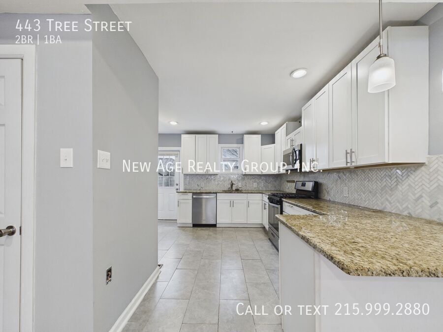 Building Photo - 443 Tree St