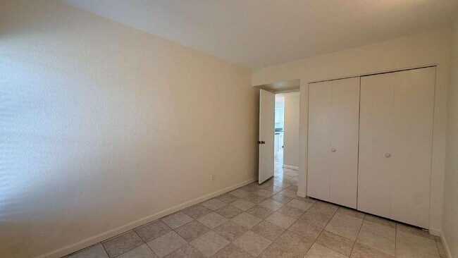 Building Photo - 3827 E Larkspur Dr
