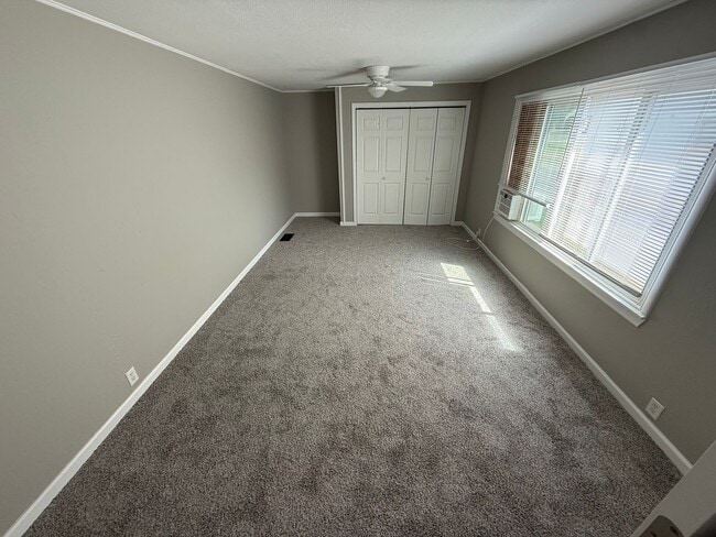 Building Photo - 3 Bed 1 Bath House located in Hoopeston, IL