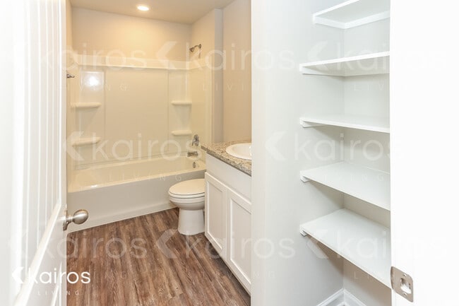 Building Photo - 30962 Clearview Ct