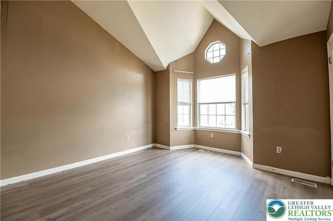Building Photo - 109 Freedom Ct