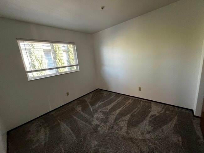 Building Photo - 618 Center St