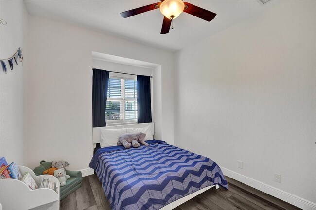 Building Photo - 228 SW 6th Ct