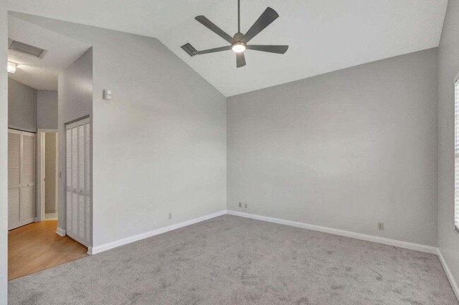 Building Photo - 2456 Treasure Isle Dr