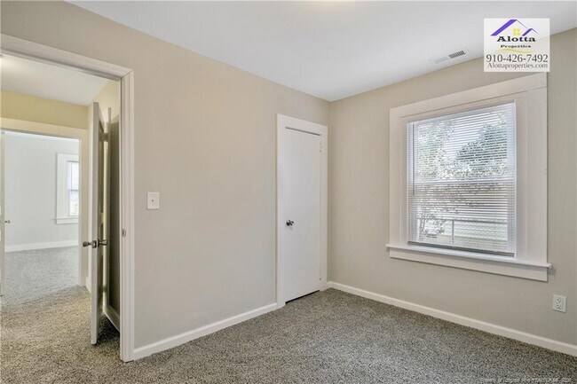 Building Photo - 118 W Cir Ct.
