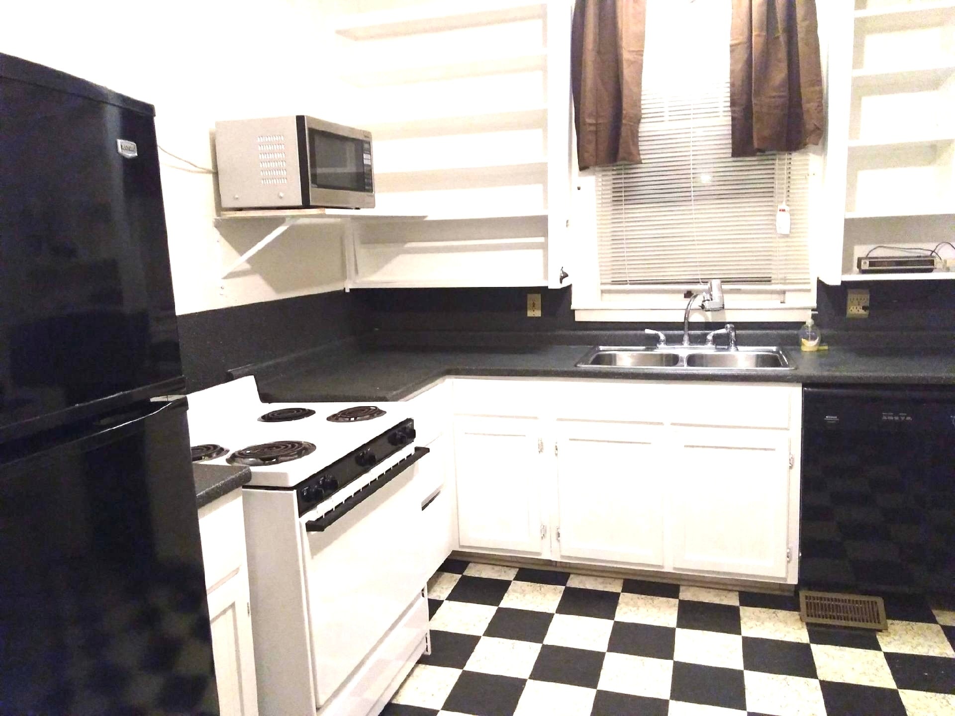 Modern country kitchen with adjoining Laundry - 746 Europe St
