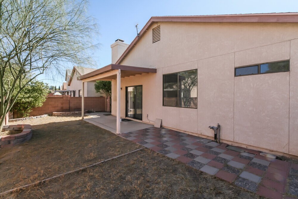 Building Photo - 9997 E Paseo San Ardo