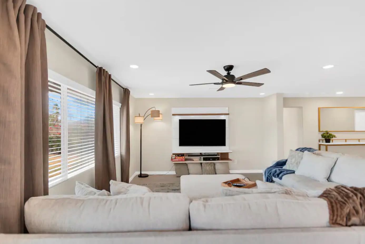 Building Photo - 84131 Azzura Way