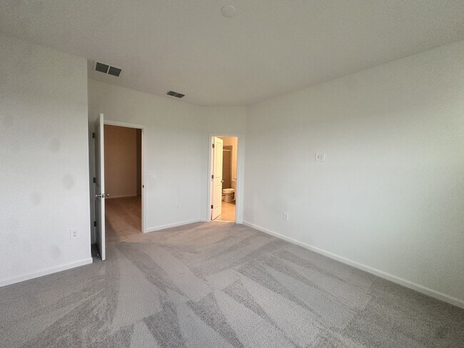 Building Photo - 2423 Bevel Ln
