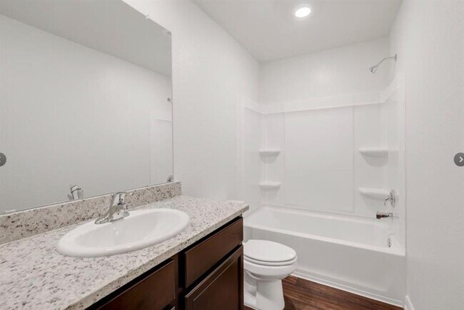 Building Photo - 301 Crescent Park Dr