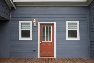 Building Photo - 5001 Duval St