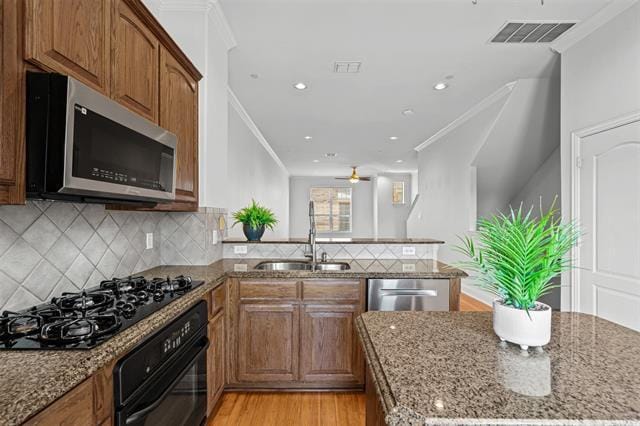 Building Photo - 720 E 1st St