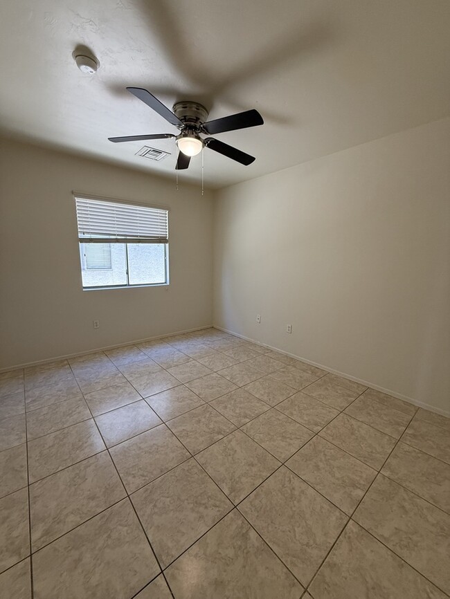 Building Photo - House For Rent