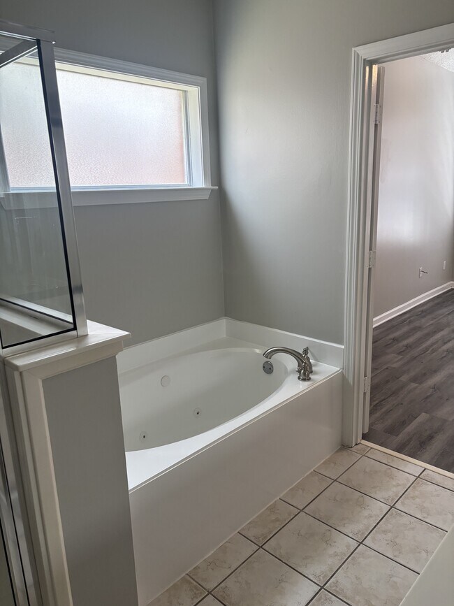 Building Photo - 9150 Cinderhill Cove E