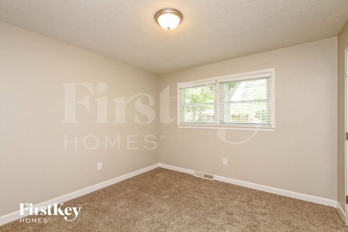 Building Photo - 6235 Lynwood Dr NW