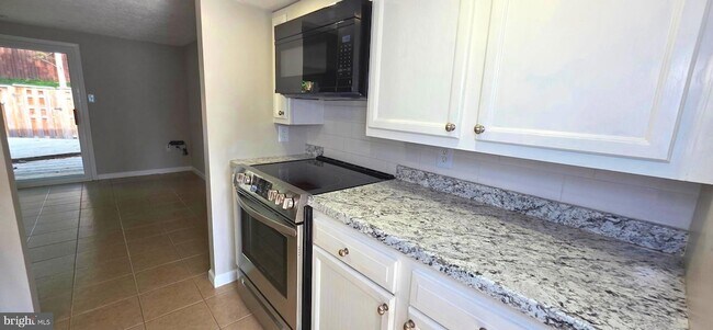 Building Photo - 6556 Pennacook Ct