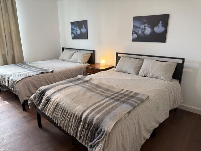 Building Photo - 19555 E Country Club Dr