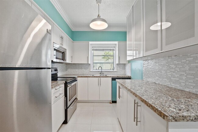 Building Photo - 2200 S Ocean Dr